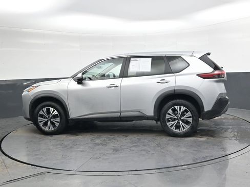 Used 2023 Nissan Rogue SV image 3