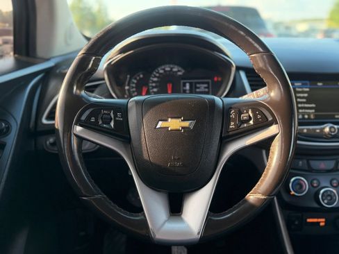 Used 2019 Chevrolet Trax LT w/ LT Convenience Package AWD/4WD image 24