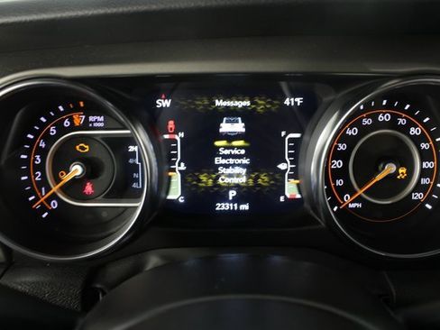 Used 2022 Jeep Gladiator Willys image 11