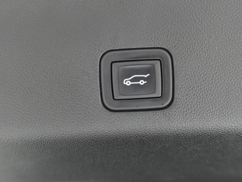Used 2023 Chevrolet Suburban RST w/ Luxury Package RWD image 7