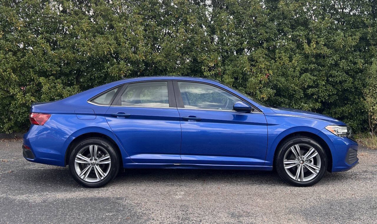 Used 2024 Volkswagen Jetta SE FWD image 9