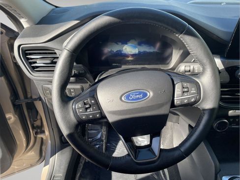 Used 2021 Ford Escape Titanium w/ Class II Trailer Tow Package image 12