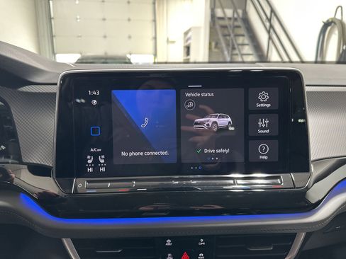 Certified 2025 Volkswagen Atlas Peak Edition SE image 61