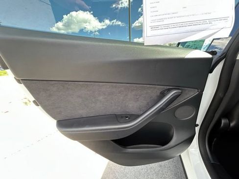Used 2021 Tesla Model Y Long Range AWD/4WD image 13