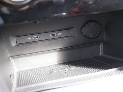 Used 2024 Volkswagen Taos SEL image 28