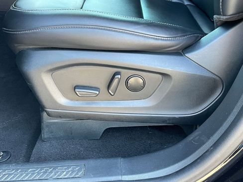 Used 2024 Ford Explorer XLT w/ Equipment Group 202A image 21