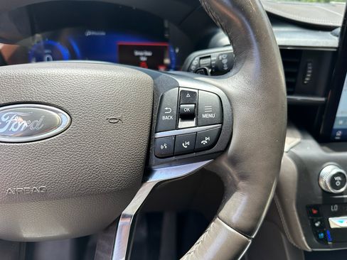 Used 2020 Ford Explorer Platinum w/ Premium Technology Package AWD/4WD image 21