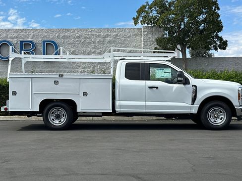 New 2026 Ford F350 XL w/ XL Chrome Package image 3