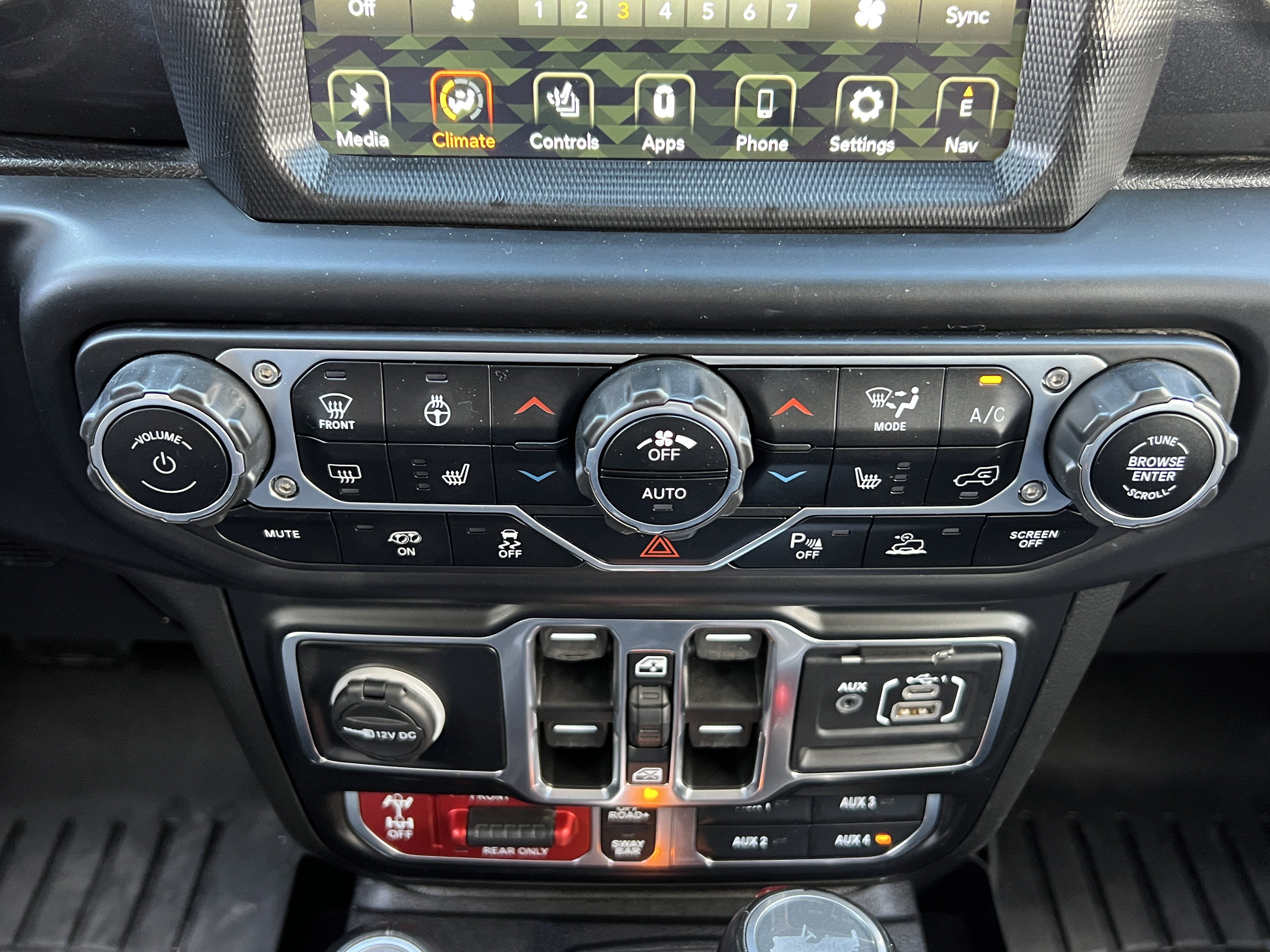 Used 2021 Jeep Wrangler Unlimited Rubicon w/ Trailer Tow Package AWD/4WD image 31