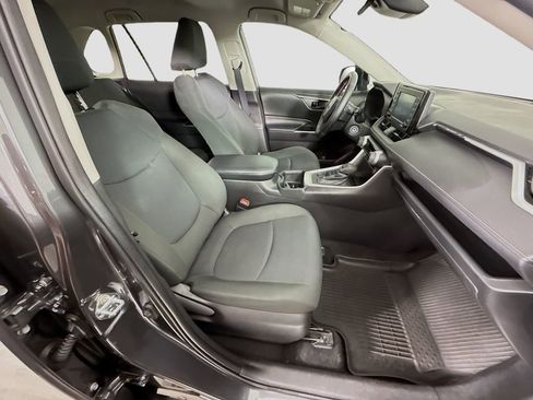 Used 2022 Toyota RAV4 LE image 18