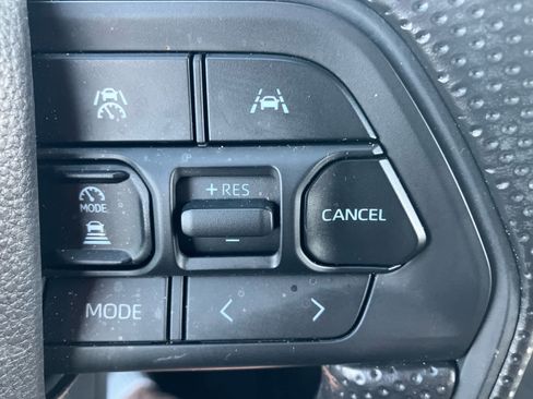 Used 2025 Toyota Tacoma SR5 AWD/4WD image 18