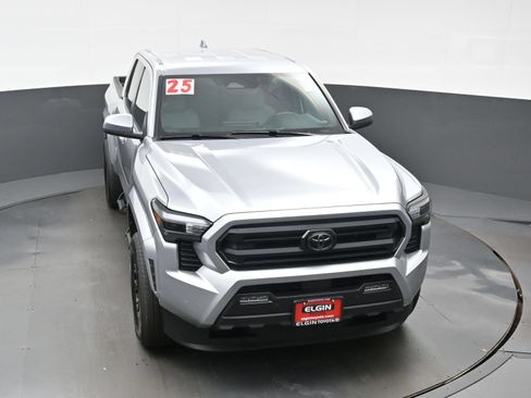 Used 2025 Toyota Tacoma SR5 AWD/4WD image 35
