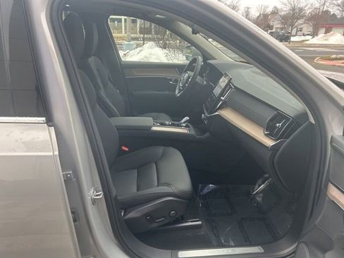 Used 2025 Volvo XC90 B6 Plus image 16