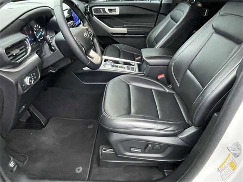 Used 2021 Ford Explorer XLT w/ Equipment Group 202A image 13