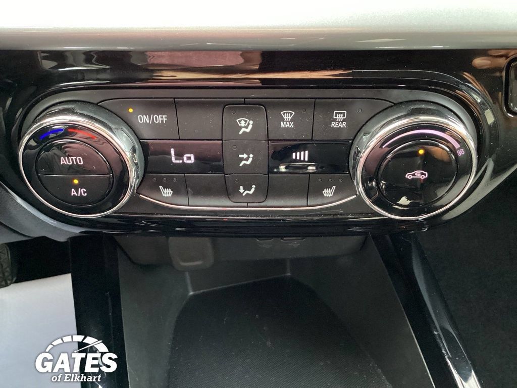 Used 2025 Chevrolet Trax LT w/ LT Convenience Package FWD image 22