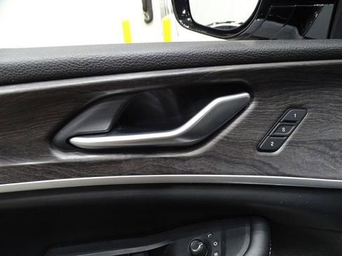 Used 2023 Jeep Grand Cherokee L Limited image 19