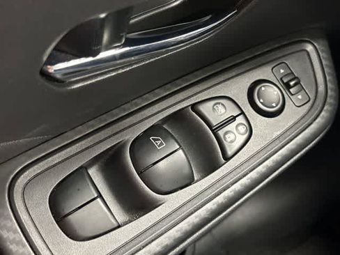 Used 2025 Nissan Versa SV FWD image 19