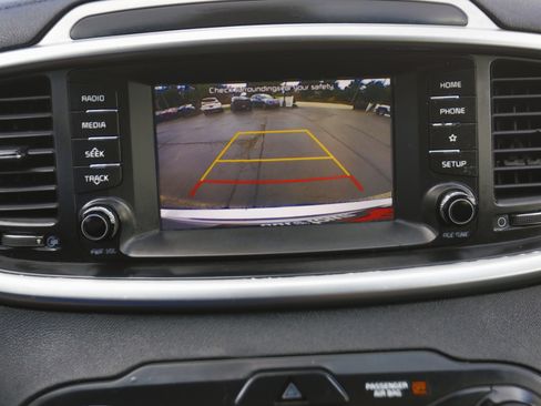 Used 2020 Kia Sorento AWD V6 image 9