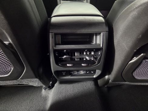 Used 2025 Jeep Grand Cherokee Limited RWD image 25