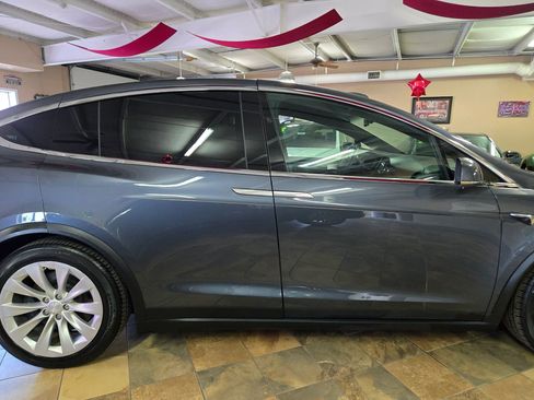 Used 2018 Tesla Model X 100D image 10