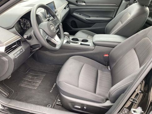 Used 2025 Nissan Altima 2.5 SV image 19