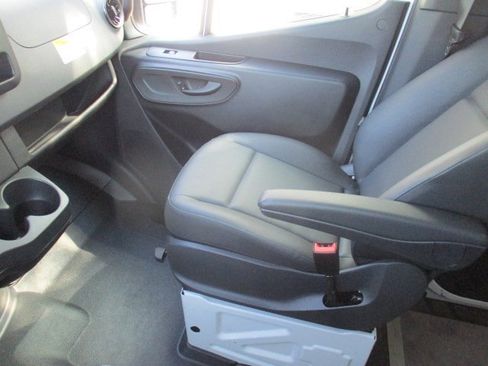Used 2025 Mercedes-Benz Sprinter 2500 image 20