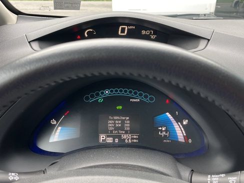 Used 2016 Nissan Leaf SV FWD image 19