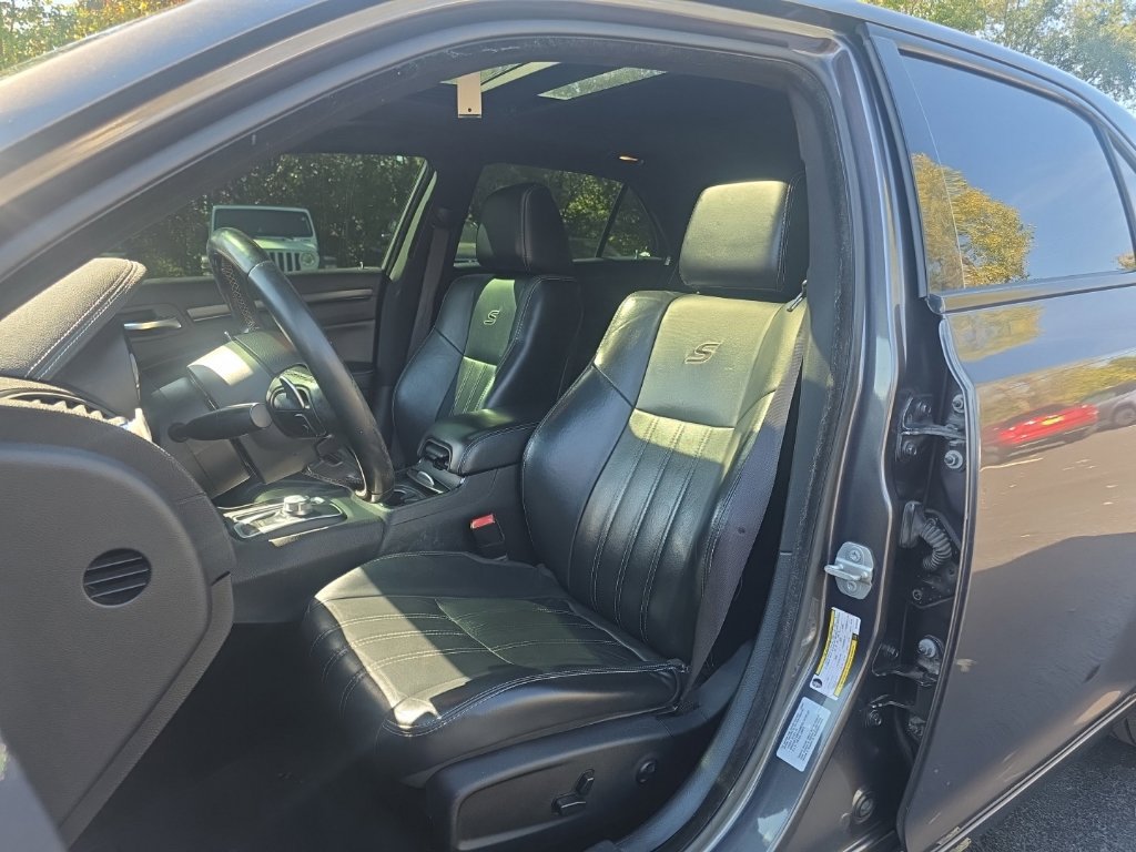Used 2016 Chrysler 300 S w/ 300S Premium Group RWD image 14