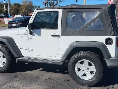 Used 2018 Jeep Wrangler Sport image 6