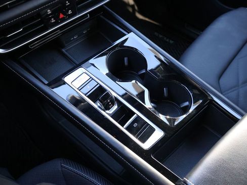 Used 2024 Volkswagen Atlas Cross Sport SE image 30