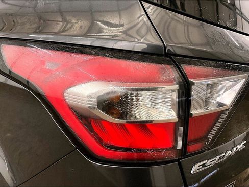 Used 2017 Ford Escape SE image 28