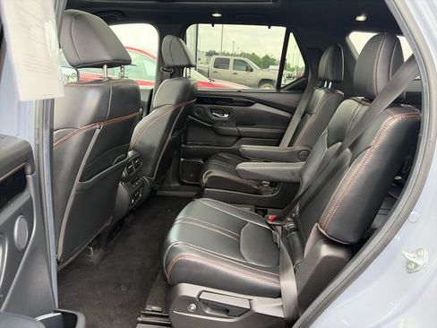 Used 2025 Honda Pilot TrailSport image 29