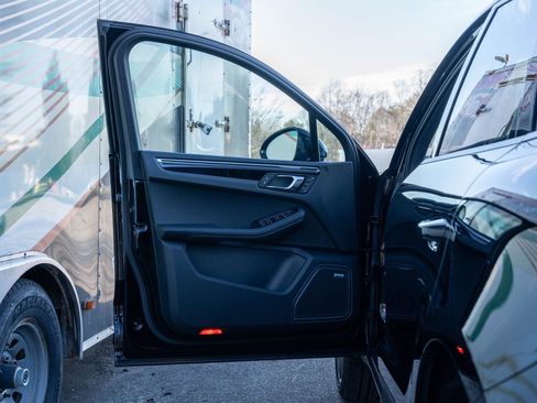 New 2026 Porsche Macan image 20