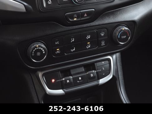 Used 2024 GMC Terrain SLE image 14