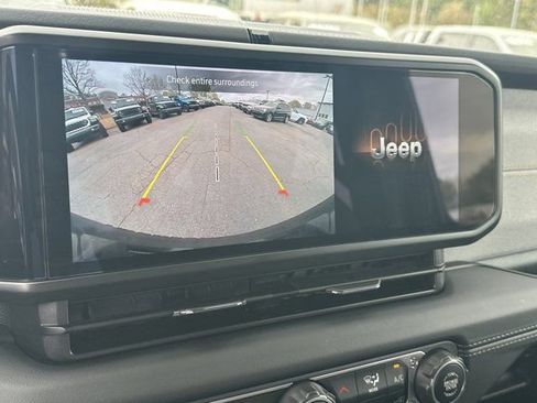 Used 2025 Jeep Wrangler Unlimited Sahara w/ Safety Group image 27