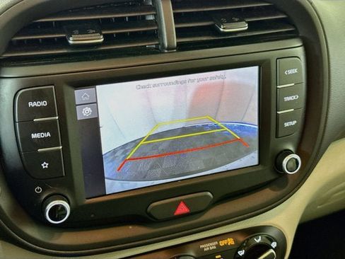 Certified 2023 Kia Soul LX FWD image 13