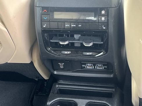 Used 2022 Jeep Grand Cherokee L Limited w/ Luxury Tech Group II image 19