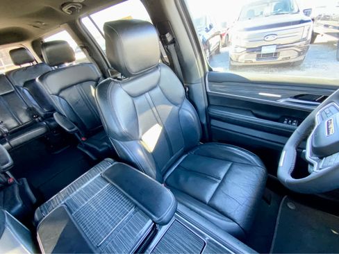 Used 2022 Jeep Wagoneer Series III w/ Flexible Seating Group image 25
