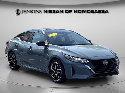 Certified 2025 Nissan Sentra SR w/ SR Premium Package image 1