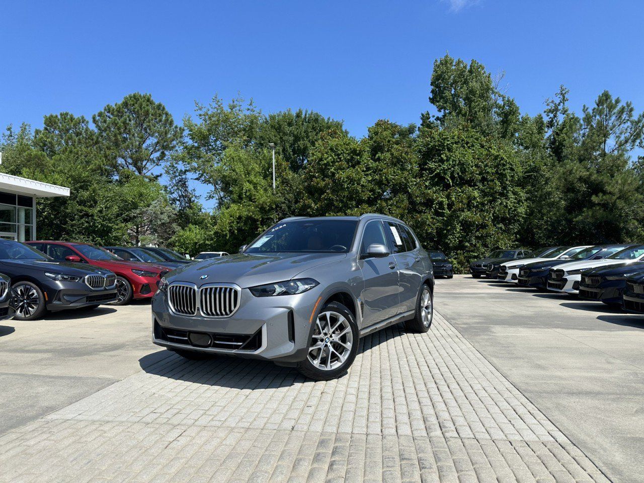 Used 2024 BMW X5 sDrive40i w/ Parking Assistance Package RWD image 1