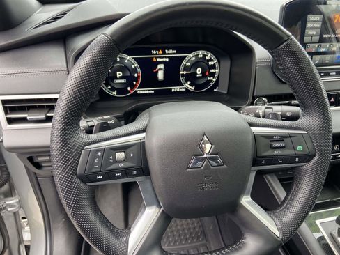 Used 2023 Mitsubishi Outlander SEL image 10