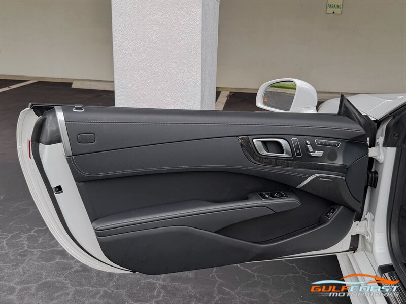 Used 2019 Mercedes-Benz SL 550 w/ Driver Assistance Package image 24