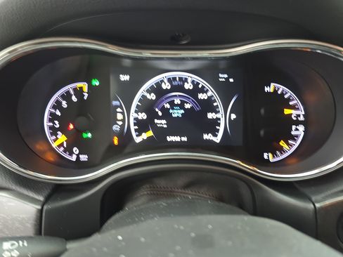 Used 2018 Jeep Grand Cherokee Limited image 19