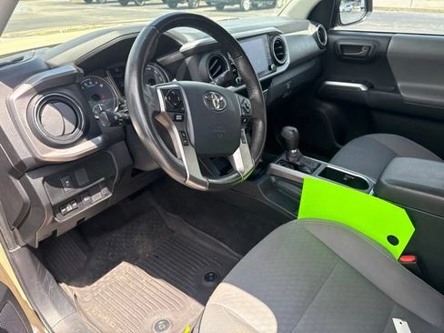 Used 2020 Toyota Tacoma SR5 AWD/4WD image 23