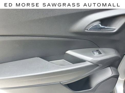 Certified 2025 Chevrolet Trax LT w/ Driver Confidence Package image 12