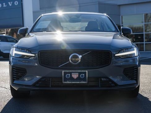 Used 2023 Volvo S60 T8 Plus image 2
