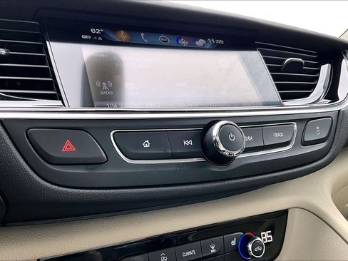 Used 2018 Buick Regal Essence image 34