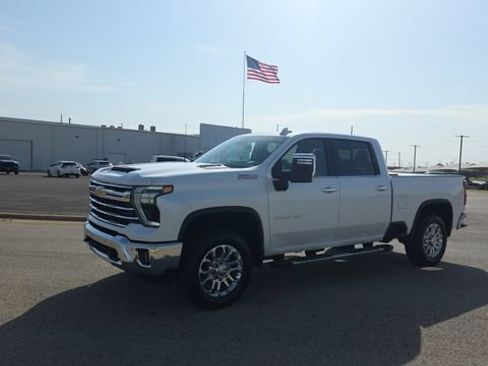 Used 2024 Chevrolet Silverado 2500 LTZ w/ LTZ Plus Package AWD/4WD image 2