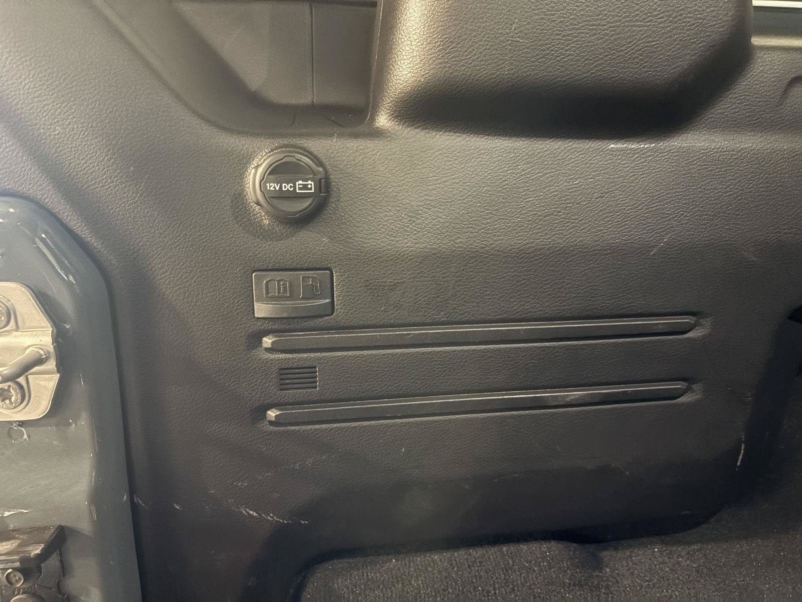 Used 2024 Jeep Wrangler Unlimited Rubicon 4xe AWD/4WD image 44