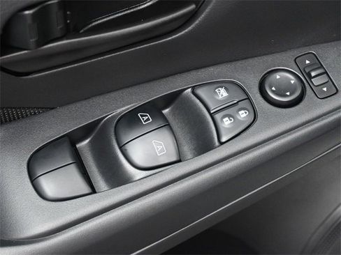 New 2025 Nissan Kicks Play S image 13